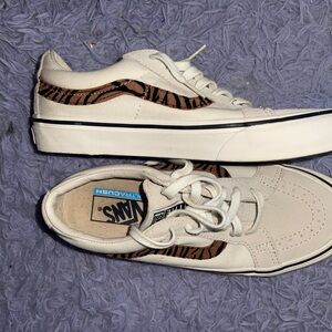 Animal stripe ultracushion white Vans <3